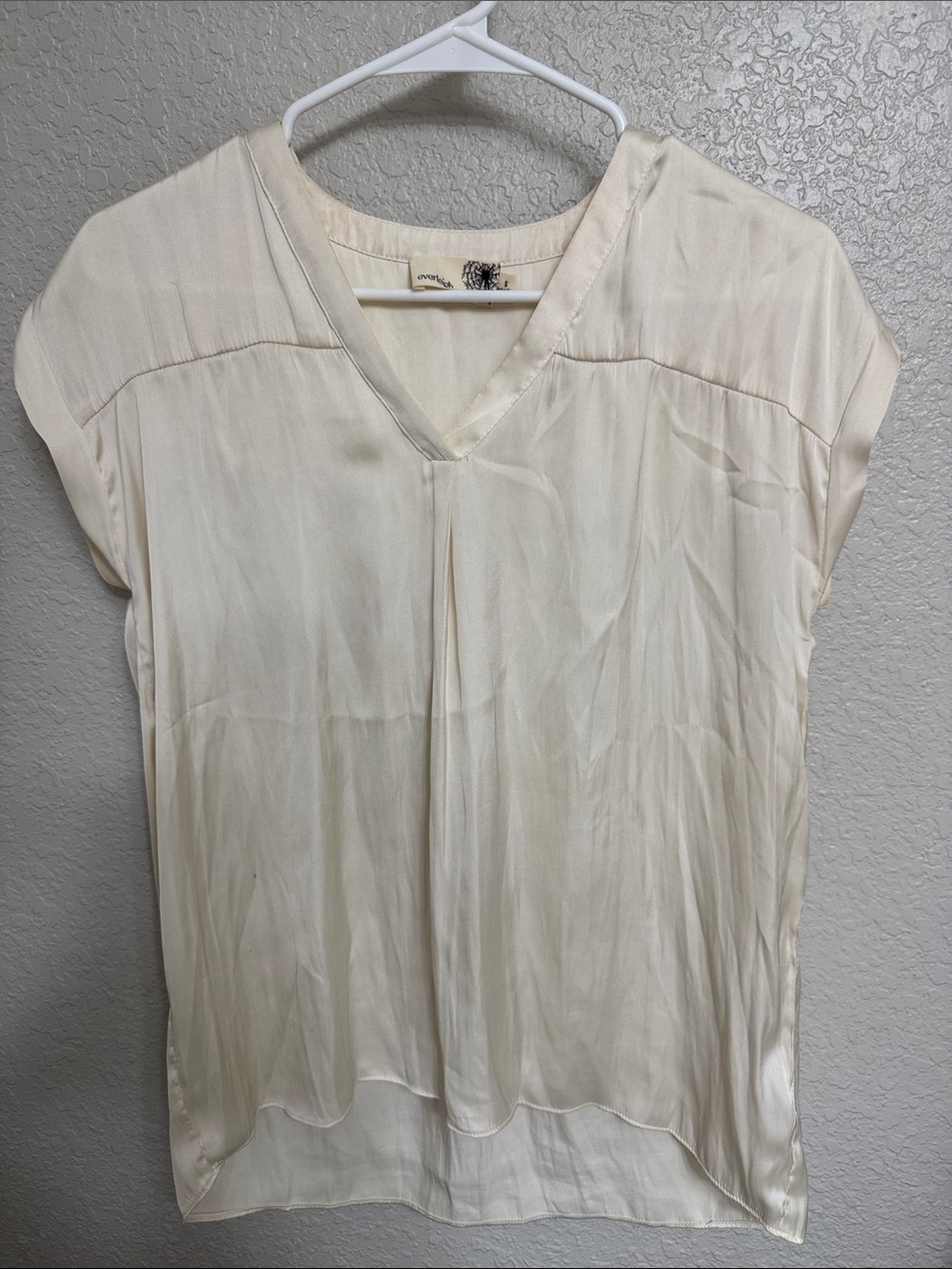 everleigh Cream V-Neck Cap Sleeve Blouse